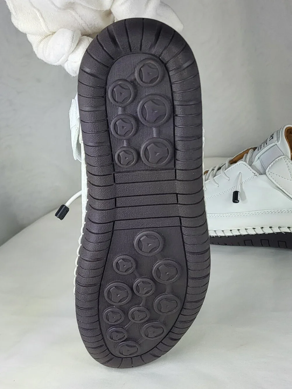 White Women’s Leather Slip On Sport Sneakers Black Sole Sz 8